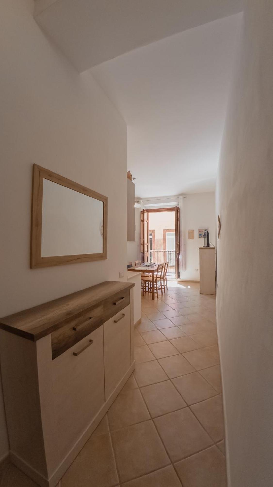 Sardinian Gallery Corso Bosa Room photo